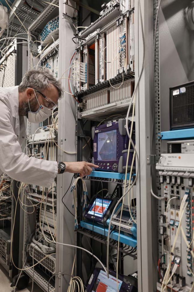 Photo informatique homme entreprise datacom