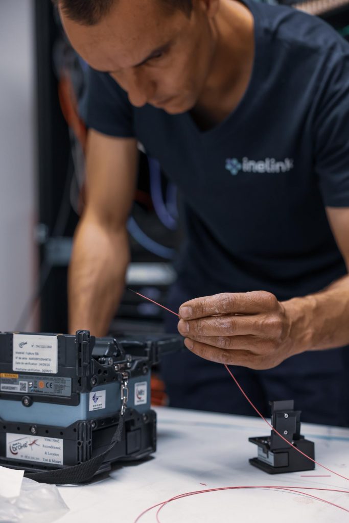 photo homme câblage inelink